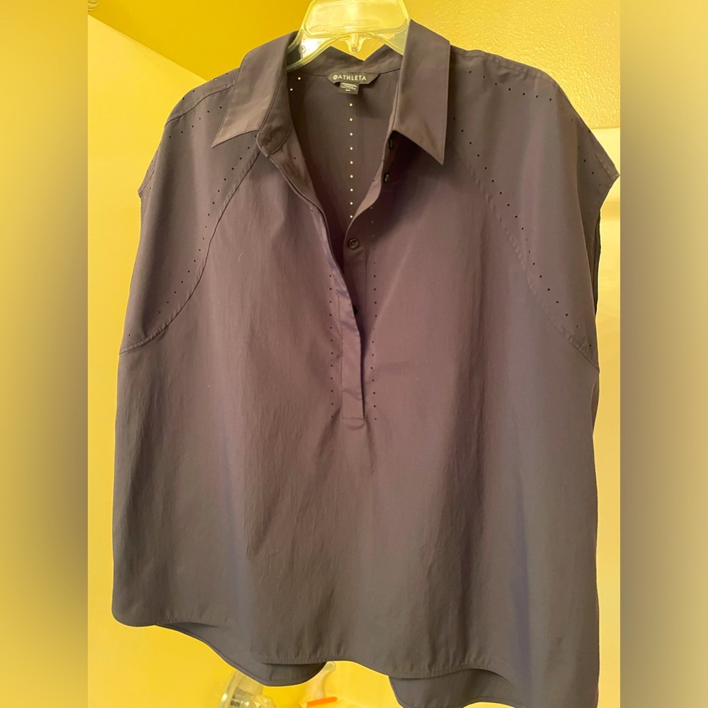 EUC ATHLETA cap sleeve, collared, buttons, seams stretch top. Black 2x.